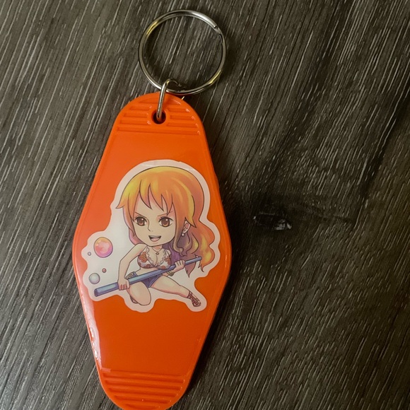 One Piece Nami Hotel Keychain - Picture 4 of 5